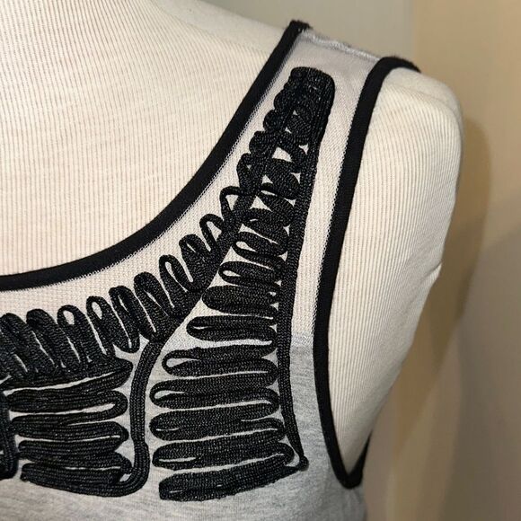 Carmen Marc Valvo Gray Sleeveless Top with Black Ribbon Detailing Size Large - Picture 6 of 10